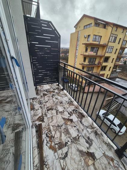 Vand apartament compus din 2 camere, hol, baie ,bucatarie si balcon, semifinisat Str. Liviu Rebreanu - 9