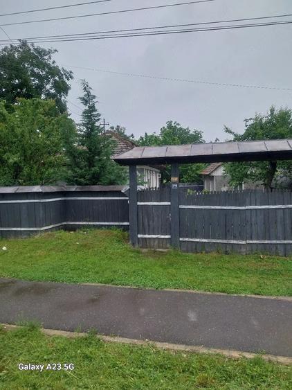 Casă cu Teren 1200 Mp în Zănești