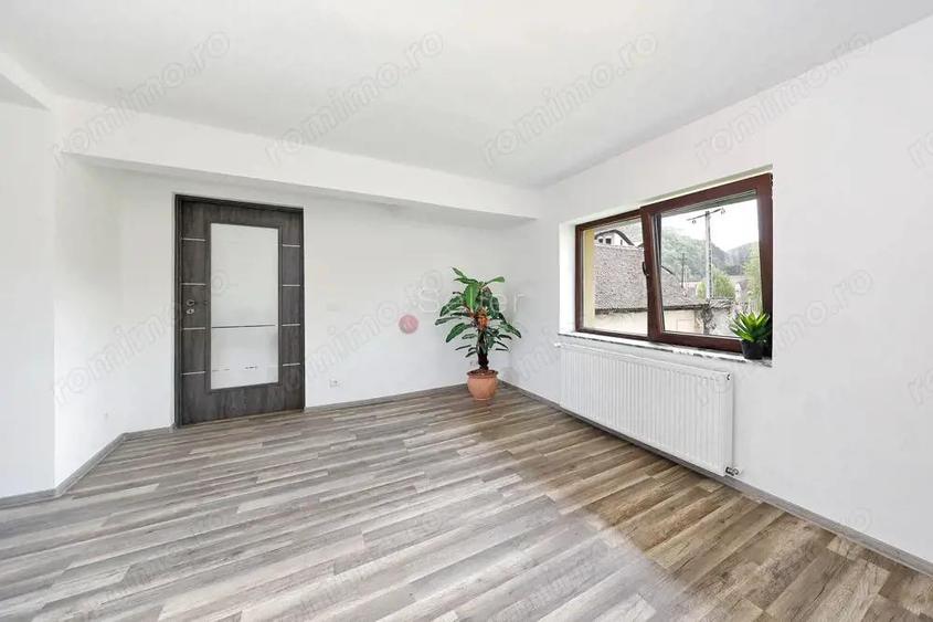 Casa renovata 2024 cu 2 apartamente - 6
