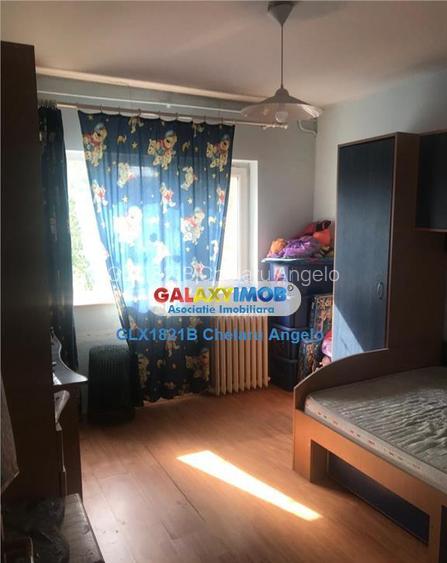 Cartierul Berceni,apartament 4 camere,decomandat,bloc izolat