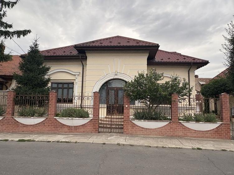 Casa de Vanzare Zona Centrala - 1