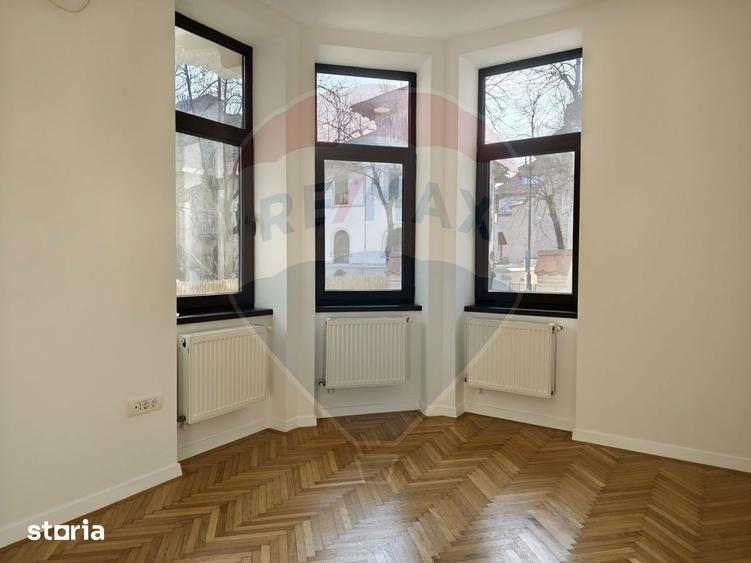 Casă cu 5 camere cu Teren 180 Mp în Victoriei