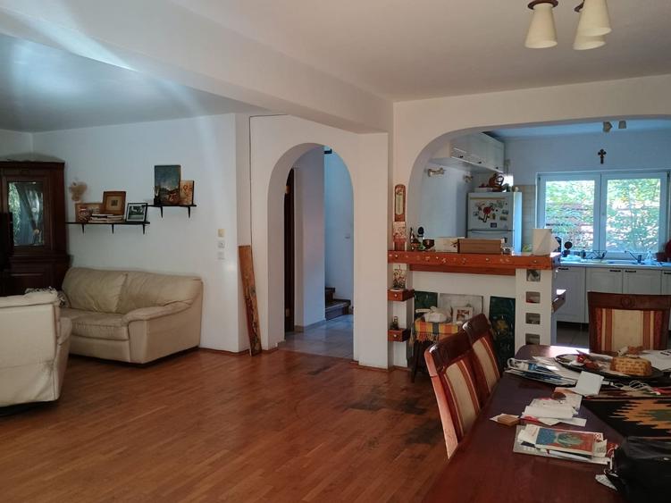 Vânzare vila  P+1E+ M – 4 dormitoare | 3 băi | living spațios | curte proprie - 2