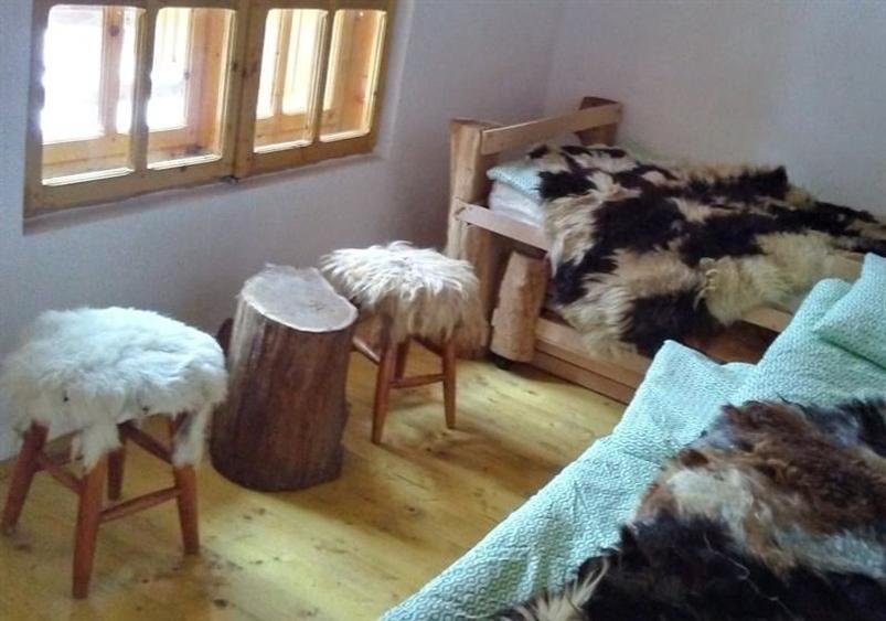 La poalele muntilor Piatra Craiului,pe domeniu de 4.000 mp teren, Brasov - 4