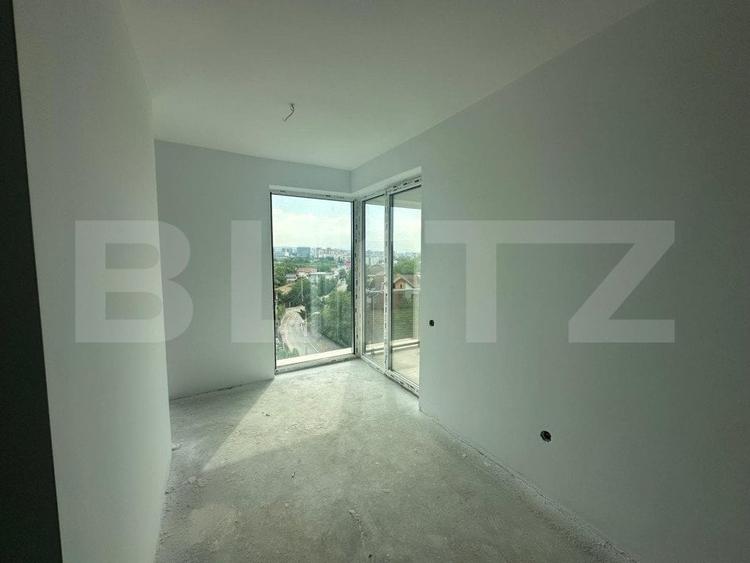 Apartament cu 3 camere semidecomandat în Între Lacuri