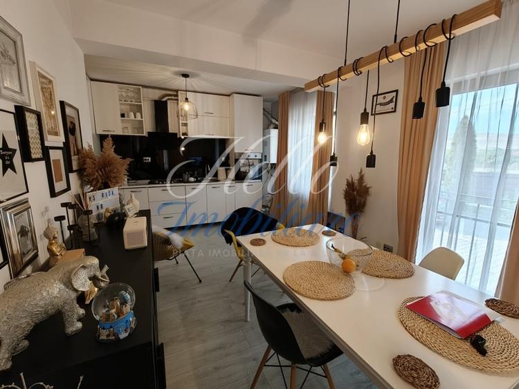 Apartament cu 2 camere semidecomandat, mobilat în Florești