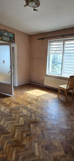 Casa  3 camere- curte- renovabila-zona centrala - 4