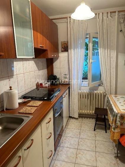 Alexandru cel Bun - Rond 28 , 2 camere decomandat, geam la baie