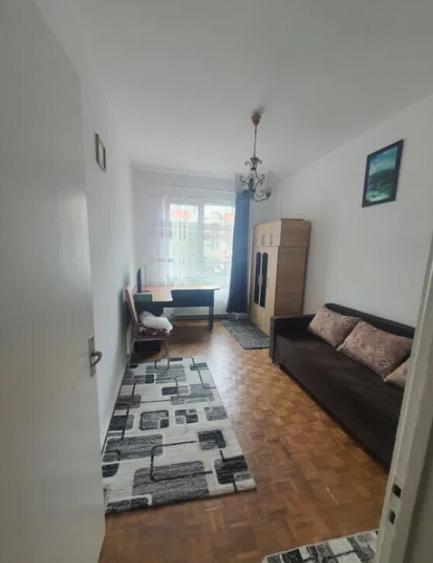 Apartament 2 camere, decomandat - zona Tractorul - 1