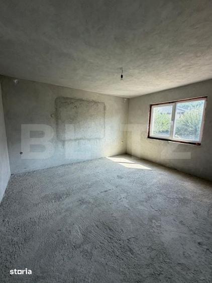 Casă cu 8 camere cu Teren 700 Mp în Șcheia