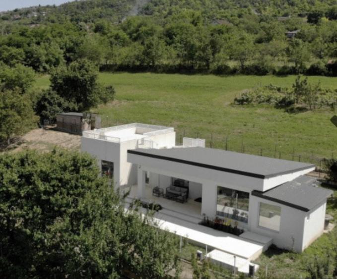 Casă cu 4 camere cu Teren 880 Mp în Bârnova