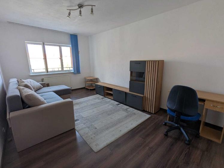 Apartament cu 2 camere decomandat în Torontalului