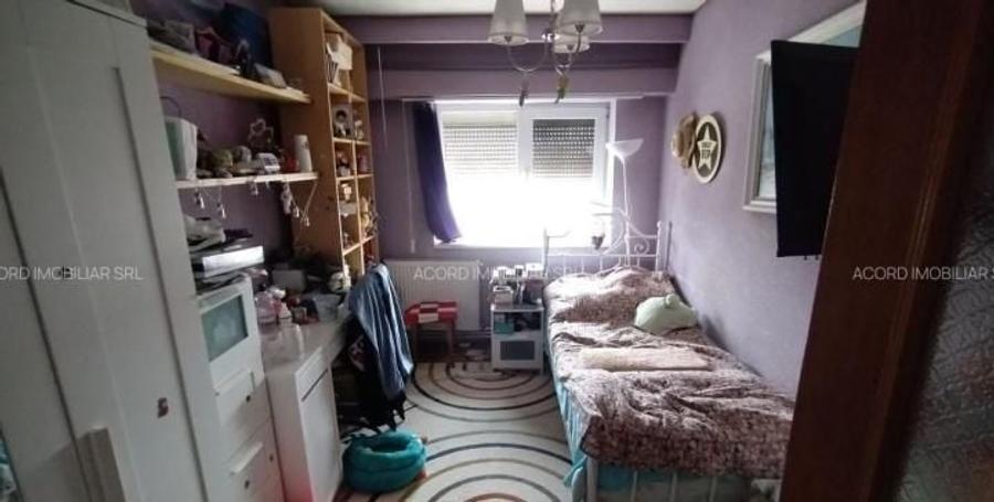 Apartament cu 4 camere decomandat în Dacia