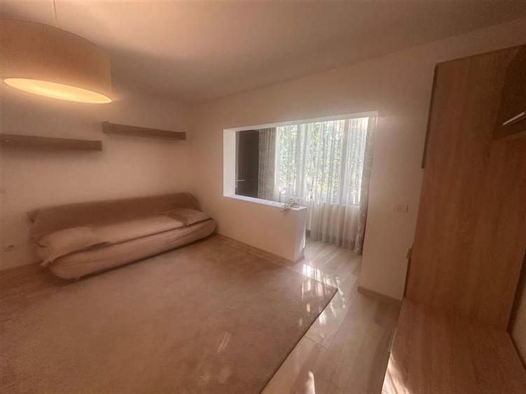 Apartament cu 2 camere semidecomandat, mobilat în Aradului