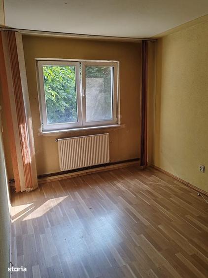 Apartament cu 2 camere semidecomandat în Florilor