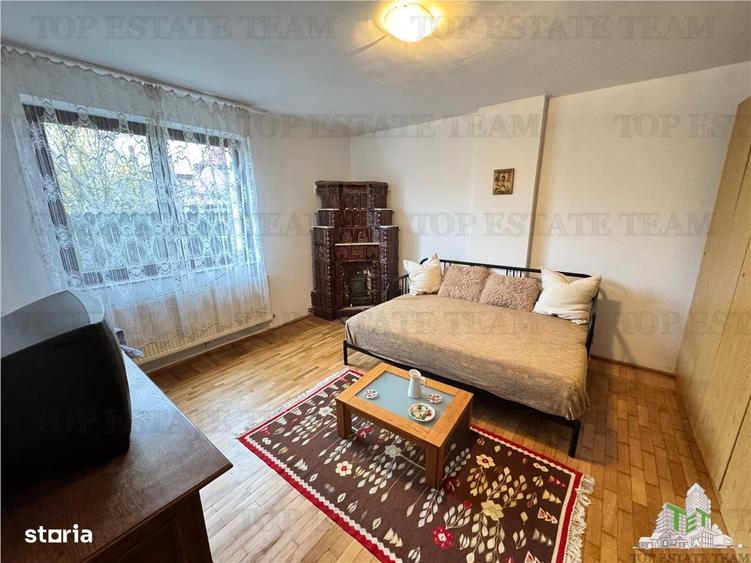 Casă cu 4 camere în Crovu