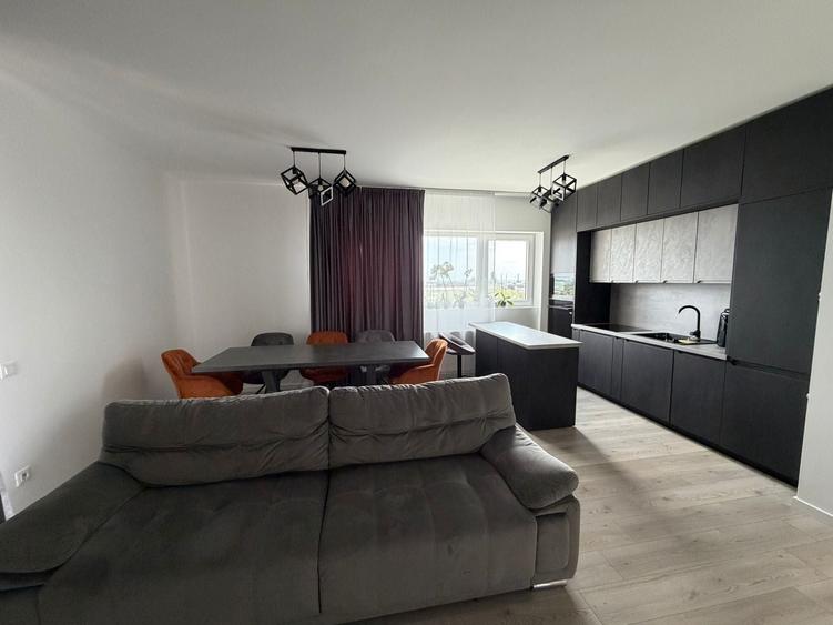 Apartament cu 3 camere decomandat în Sud
