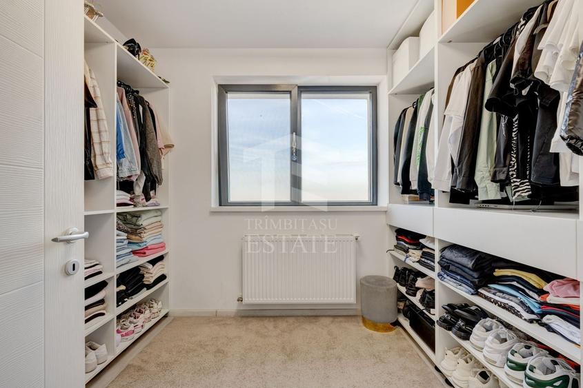 Apartament cu 3 camere semidecomandat, mobilat în Titan