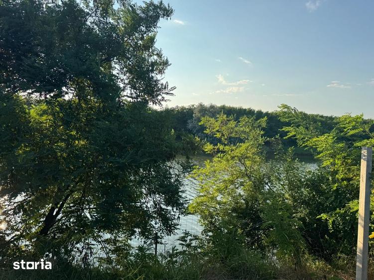Teren de 1300 mp, în Găneasa