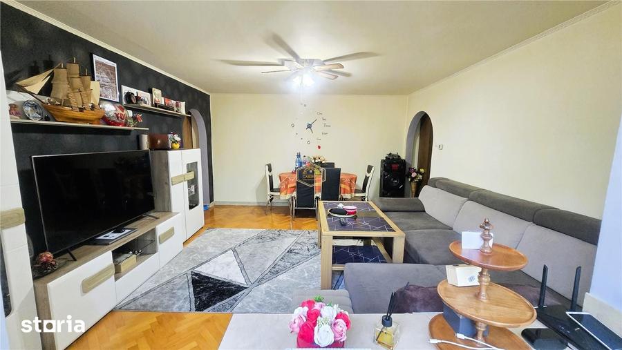 Apartament cu 3 camere semidecomandat în Micro 16