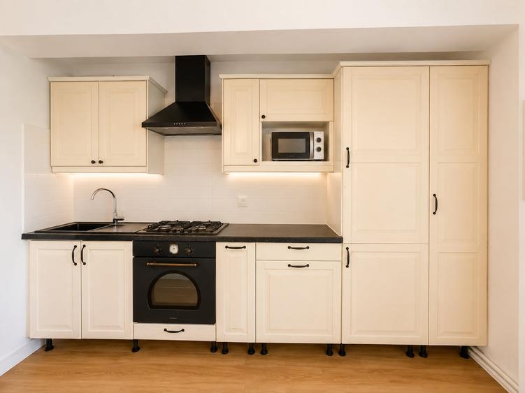 Apartament cu 4 camere decomandat, mobilat în Tomis Nord