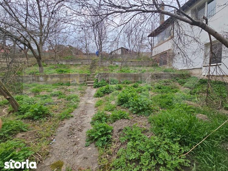 Casă cu 4 camere cu Teren 400 Mp în Central