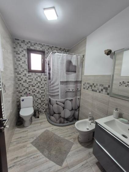 Casă individuală cu 3 camere cu Canalizare în Șimnicu de Sus