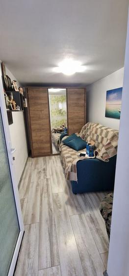 Casă individuală cu 6 camere cu Canalizare în Central