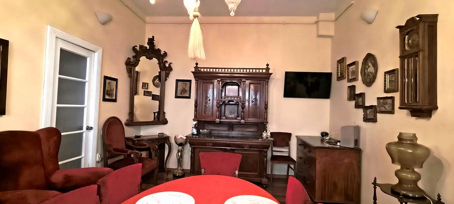 Casă cu 6 camere cu Garaj în Romană