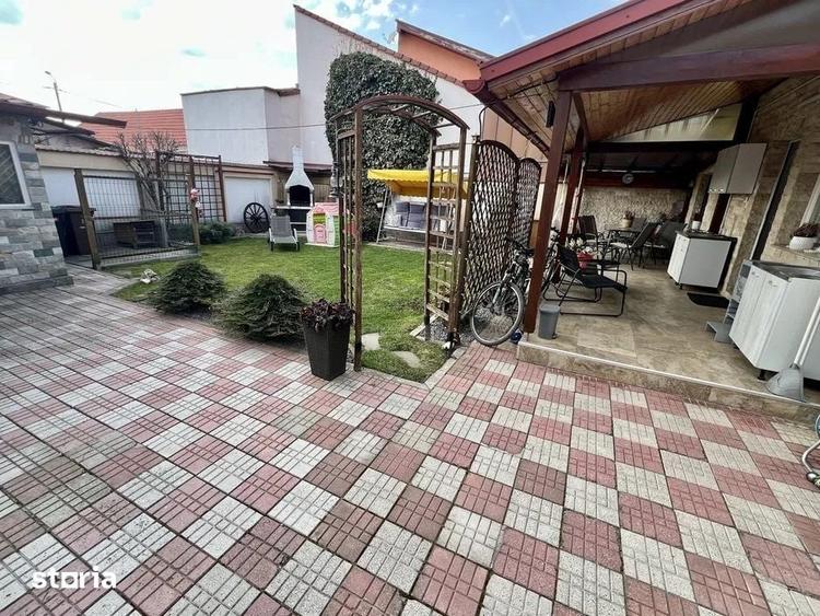 Casă cu 4 camere decomandat cu Teren 380 Mp în Unirii