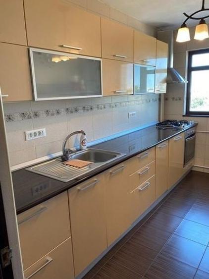 Apartament cu 3 camere semidecomandat, mobilat în Brâncoveanu