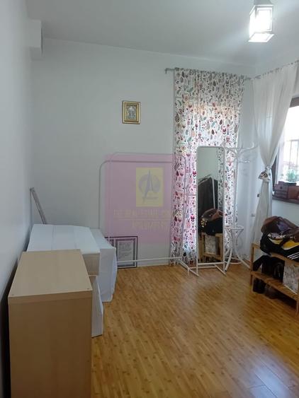 Casă individuală cu 5 camere cu Canalizare în Tei