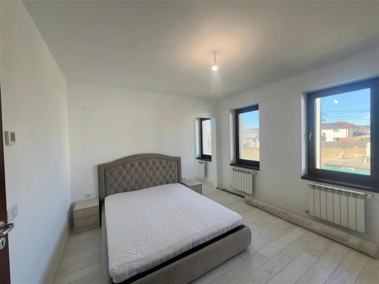 Vilă elegantă individuală în Valea Lupului  5 camere - 15