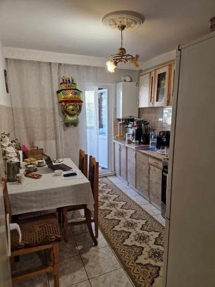 Apartament cu 3 camere, decomandat, etaj 3/4, zona Dacia - 2