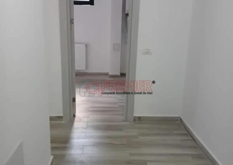 Sector 4 ! APARATORII PATRIEI - GARSONIERA + LOC PARCARE - - 5