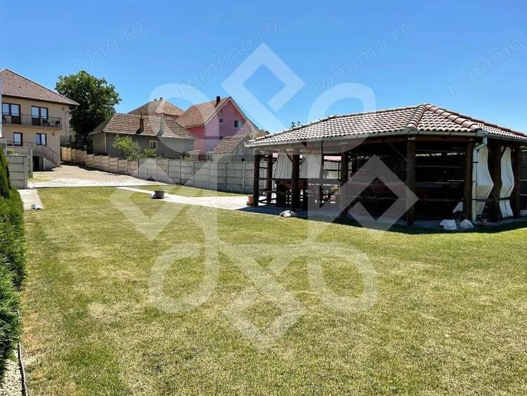 Pensiune cu 7 camere de vanzare in Baile 1 Mai - 9