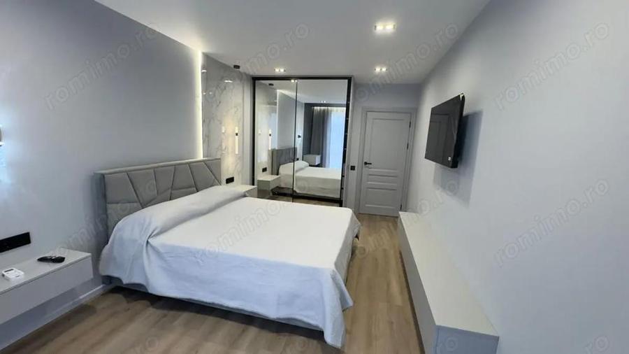 Garsoniera de inchiriat in zona 1 MAI - 4