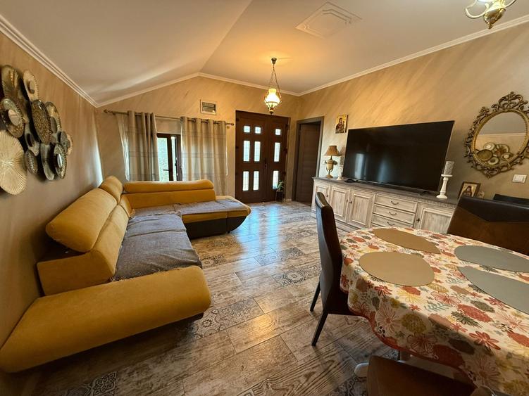 Spațiu comercial+locuință la mansardă,3 dormitoare, living,5 băi, teren 715 mp - 13