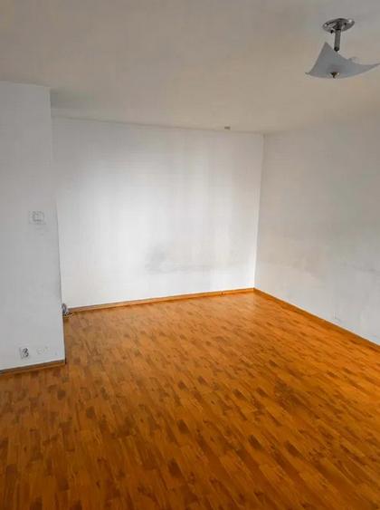 Titan Metrou Parc Decomandat Etaj 5/8 ,Bl 1986 ,Reabilitat SPATIOASA - 1