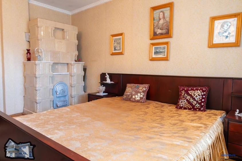 Casa cu etaj in Agas, eleganta clasica si mobila sculptata manual in lemn masiv - 13