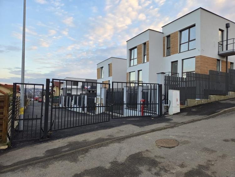 Casă individuală în cartier nou | Calea Baciu, stradă privată cu barieră - 1