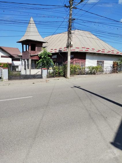 Casa batraneasca de vanzare Pucioasa - 1
