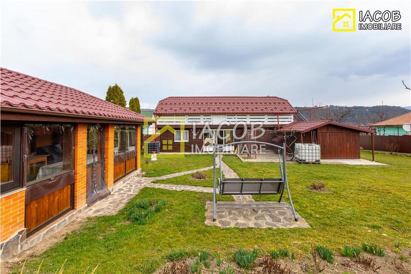 Casa, anexe, 3762 mp teren, 25000 mp padure, Comanesti, jud. Bacau - 8