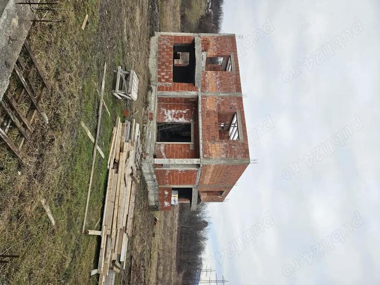 Casa in constructie si teren - 1