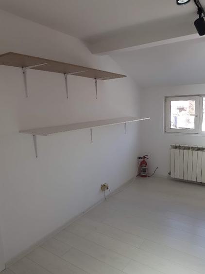 Proprietar - Blv., posibil rez+com, cu chirias, potențial ridicat - 4