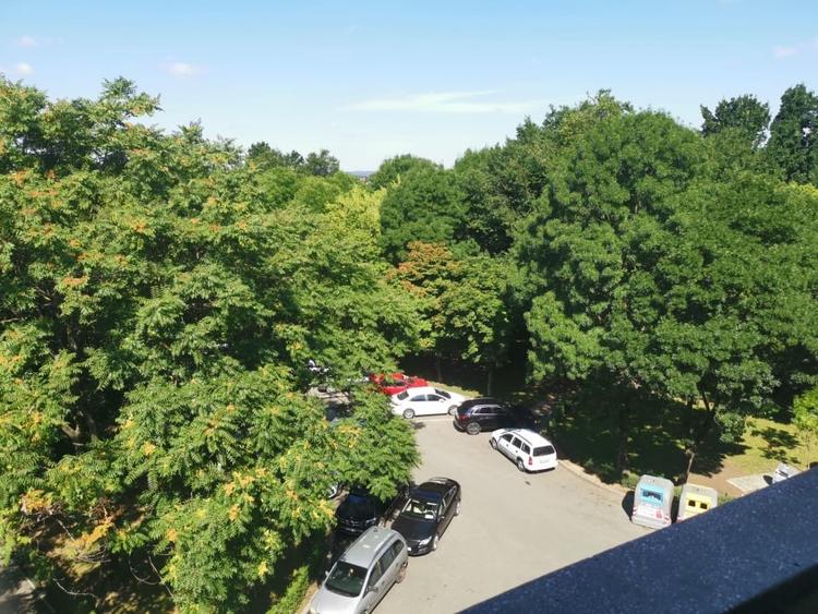 Apartament 3 camere, decomandat, 1 Mai vizavi de Spitalul Nr 1 ,  pe Insula - 12