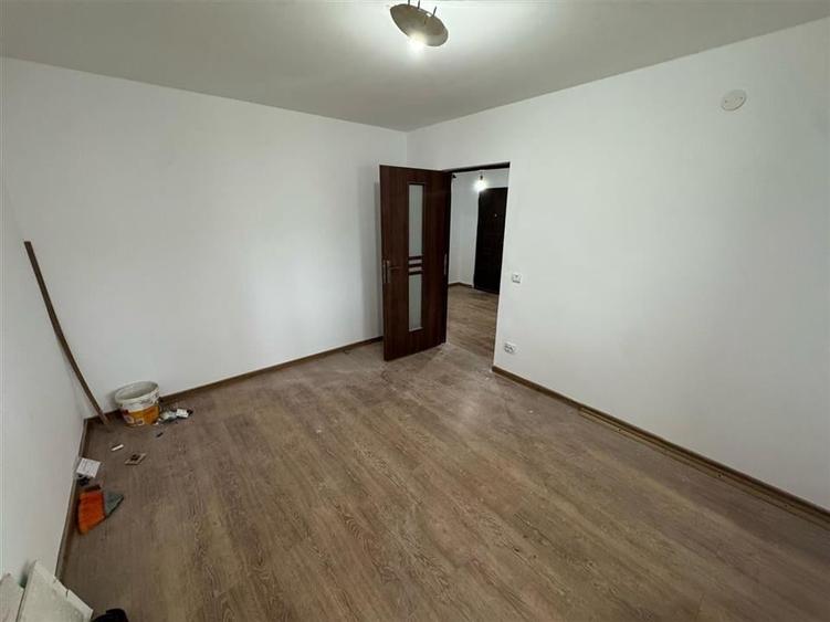 Ap 2 cam, 60 mp utili, et 2/3, hol patrat logie si balcon,renovat ! - 10