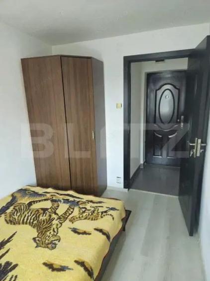Apartament de vanzare, cu 2 camere, 33 mp, zona Piata 1 Mai - 10