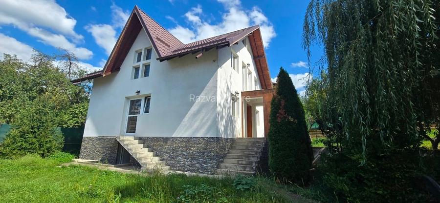 Se vinde casa in Provita de jos, central pozitionata, mobilata si utilata.