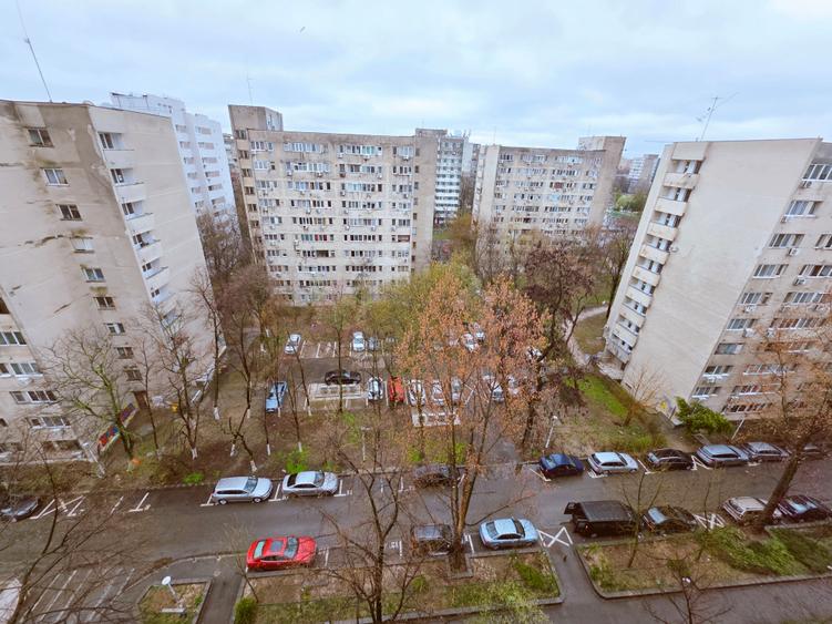 Drumul Taberei Favorit Haiducului etaj 9/10 bloc 1980 decomandat - 1